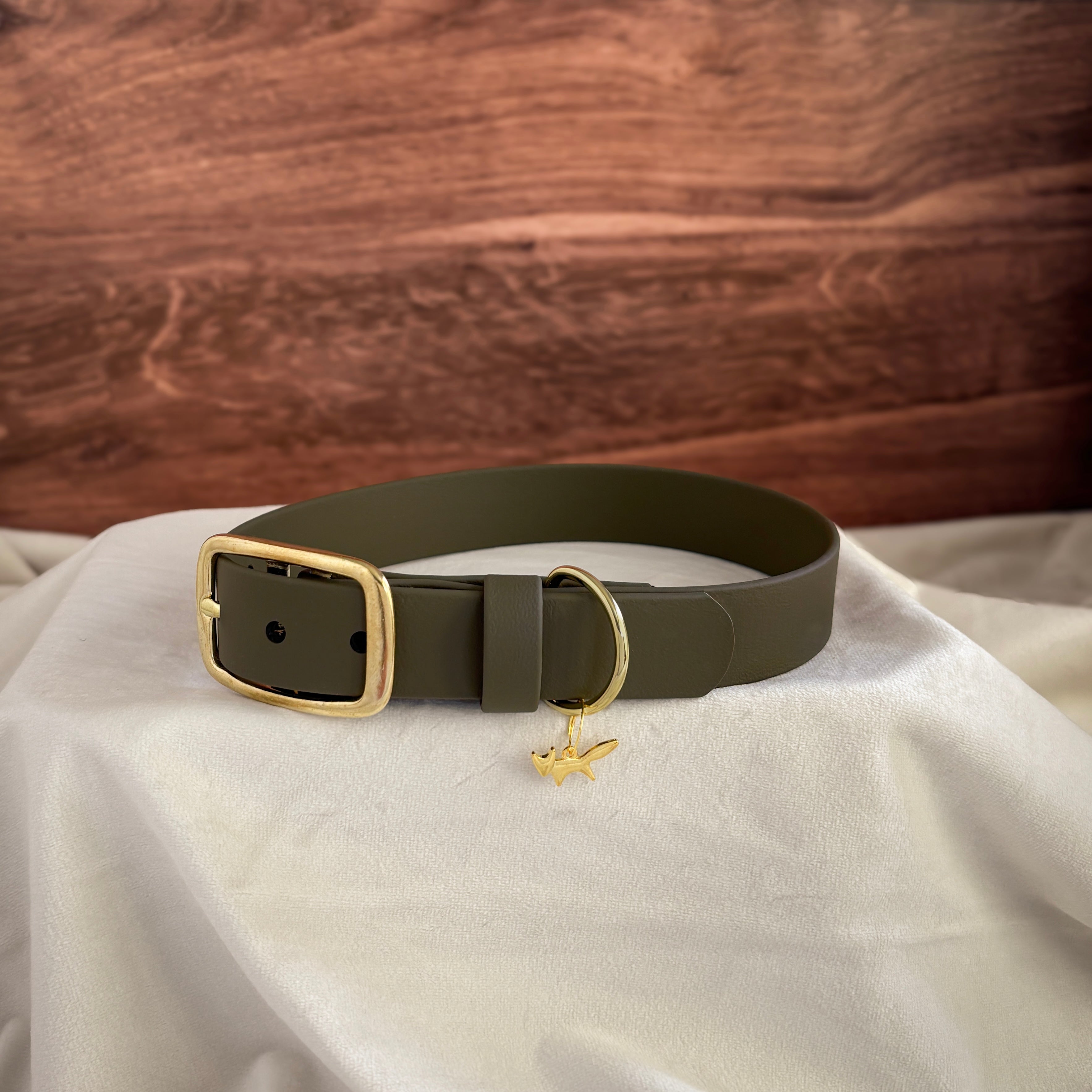 moss buckle collar