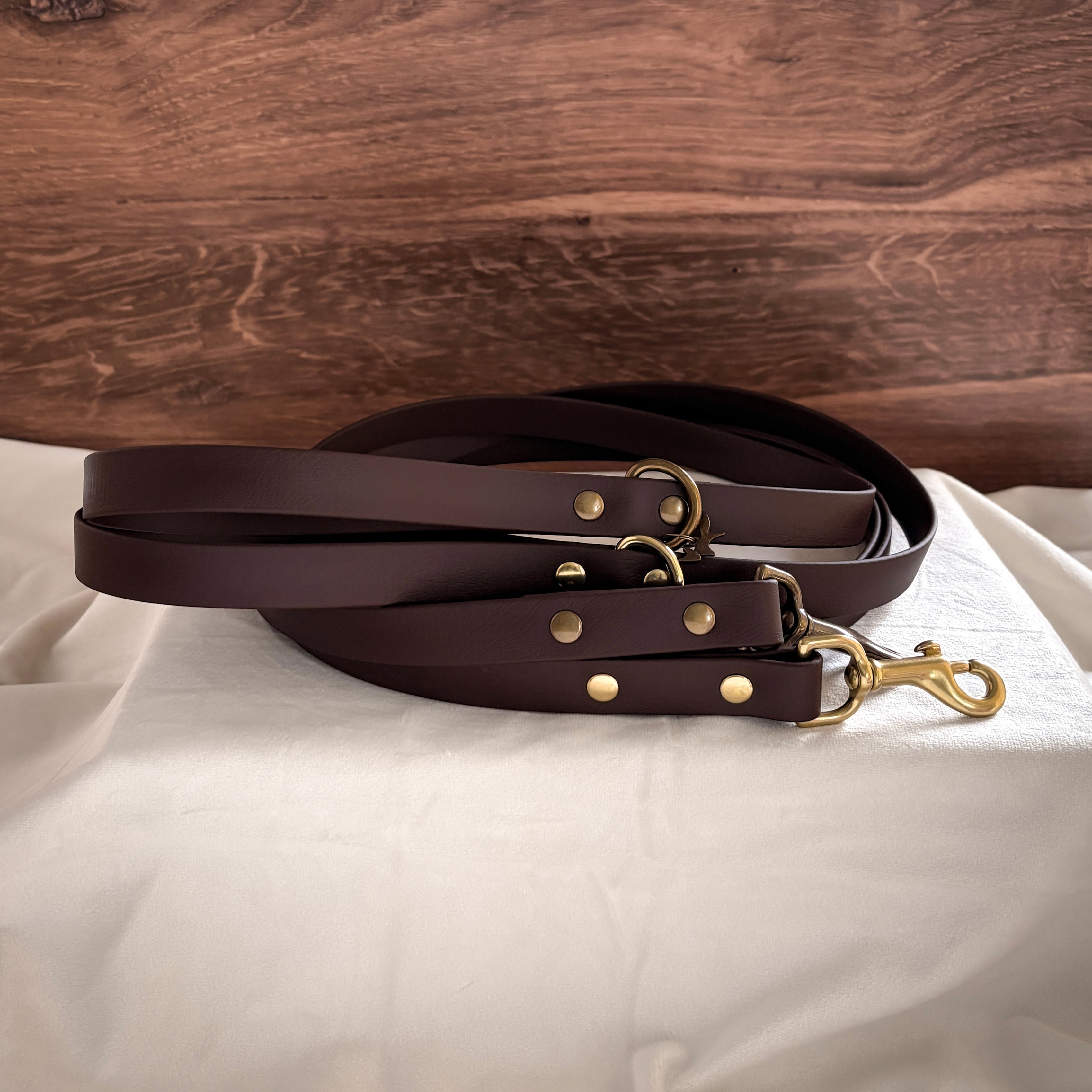 saddle leash