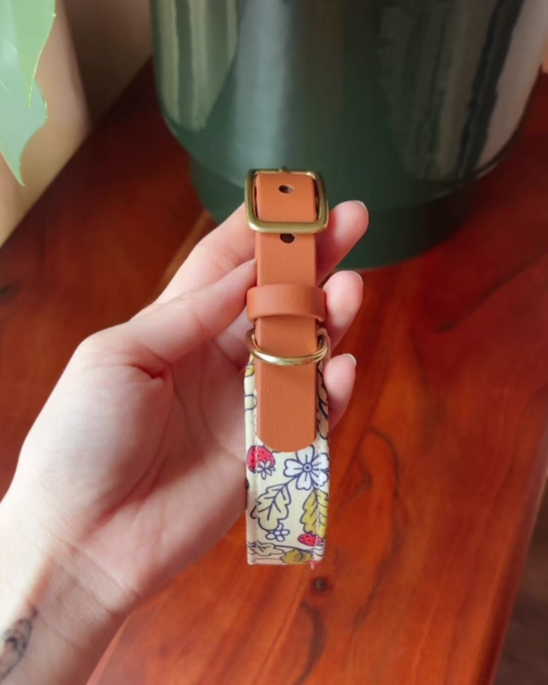 Load video: Mossy Mice Collar